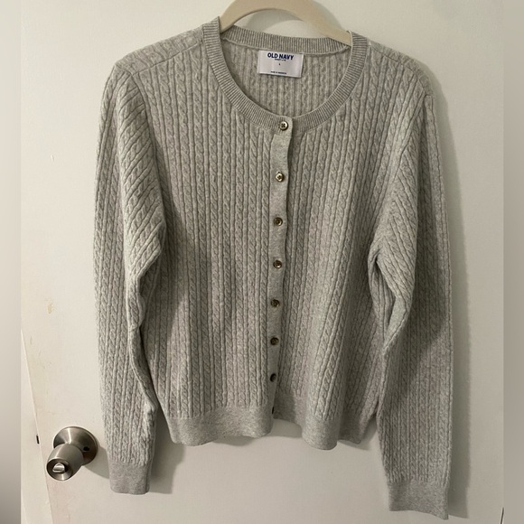 Old Navy Women’s SoSoft Cropped Cable Knit Cardigan Sweater - light gray - NWOT - Picture 4 of 6